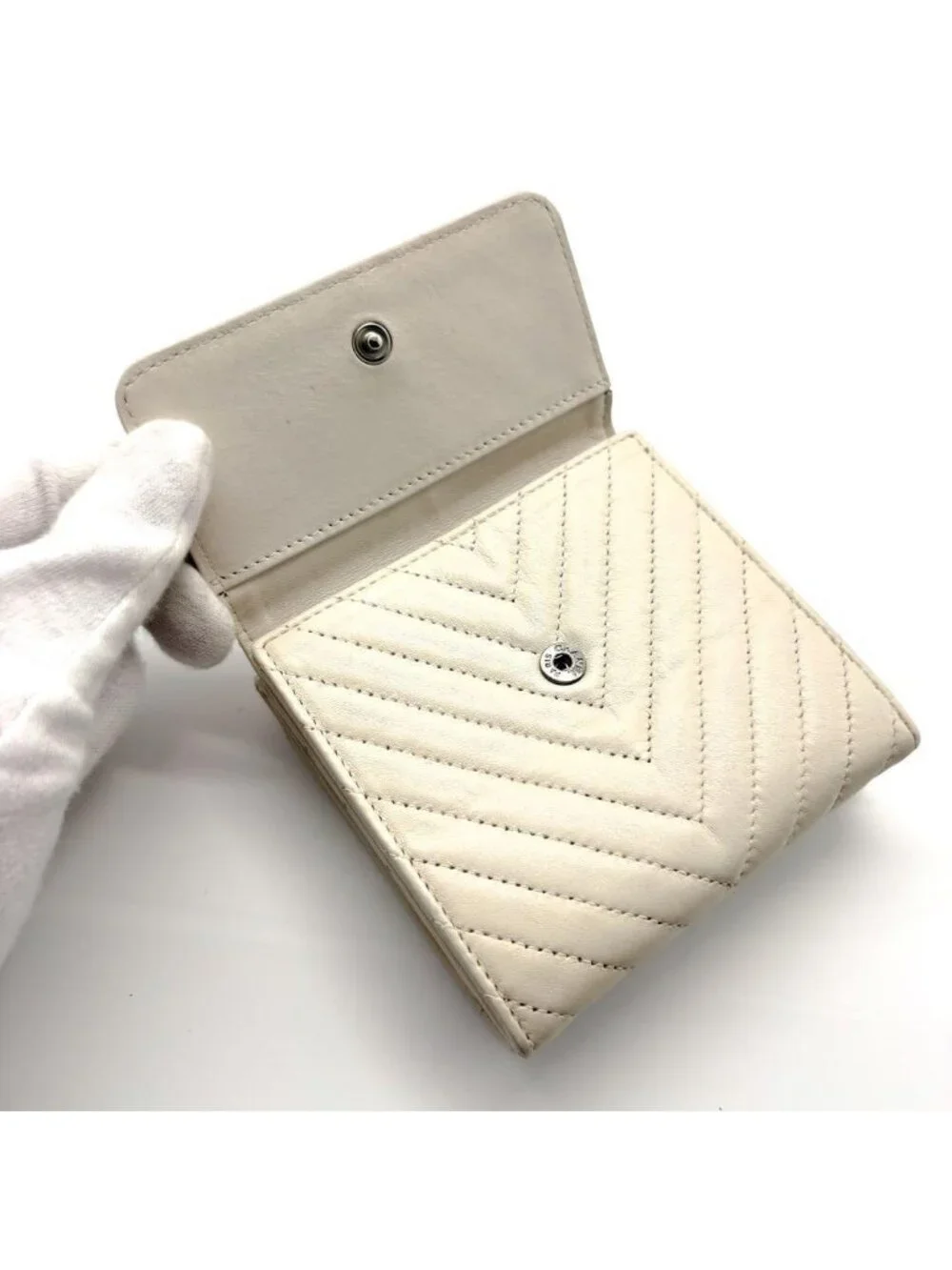★SOLD★ Chanel Wallet Shell Blanc Stitch Hook Trifold - Picture 6 of 13
